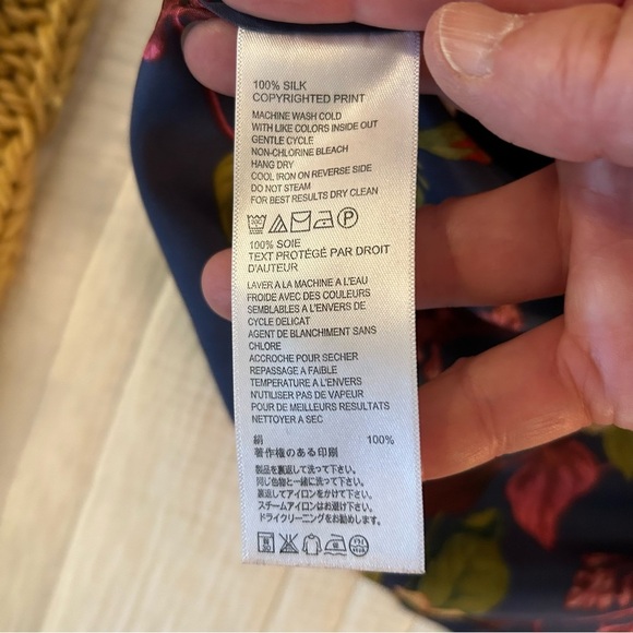 Tommy Bahama Floral Silk Blouse. Size Small. - Picture 8 of 9